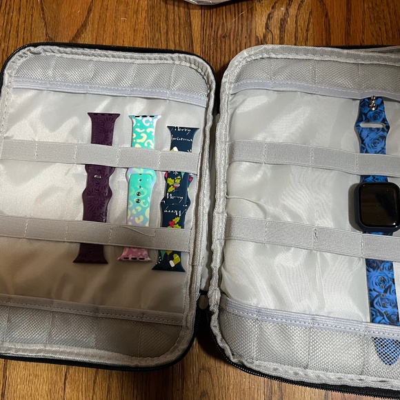 Excellent Condition-Apple Watch Series 8 S/M 41 MM Midnight- Massive Bundle - Picture 11 of 13